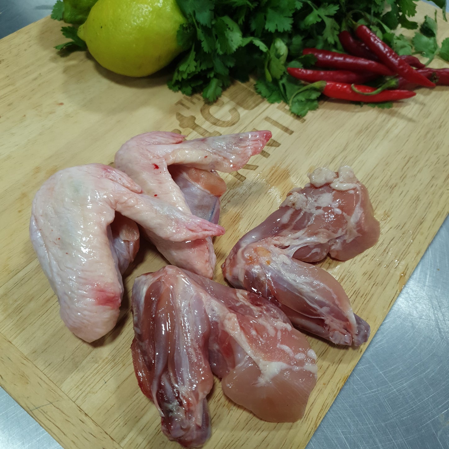 CHICKEN WINGS  ( per kg )